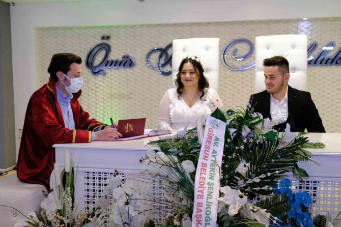 Giresun’da Sevgililer Gününde 15 Çiftin Nikahı Kıyıldı