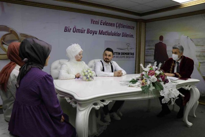 Evlenmek İçin 14 Şubat’ı Seçtiler