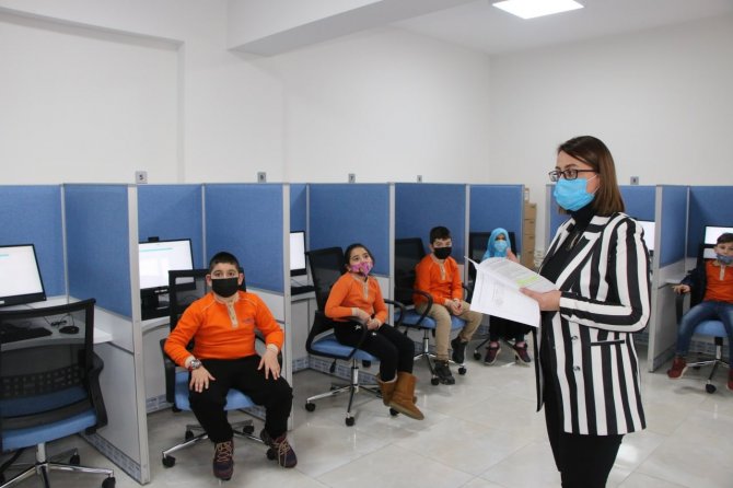 Öğrencilere Ve Kursiyerlere Teknolojik Kolaylık, "E-sınav Merkezi"