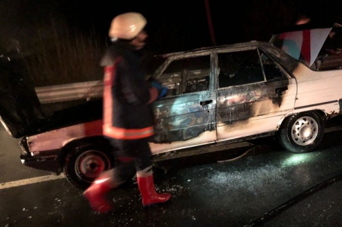 Tavşanlı’da Seyir Halindeki Otomobil Alev Alev Yandı
