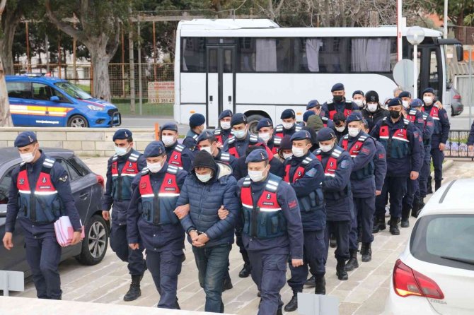 İ̇zmir’de 6 Göçmen Kaçakçısı Tutuklandı