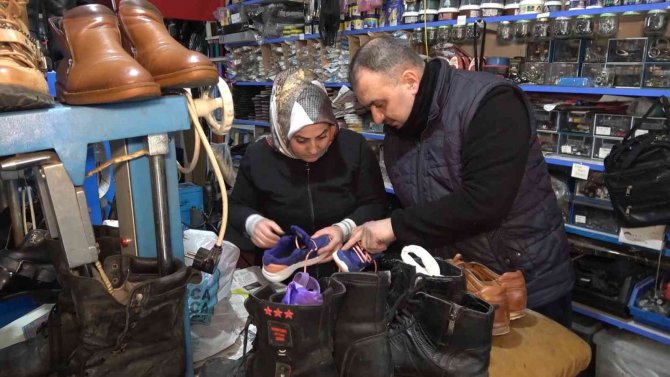 Ayakkabıları Ve Giysileri Geri Dönüşüme Kazandırıp, Aile Ekonomisine Katkı Sağlıyor