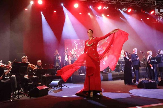 Kültür Ve Turizm Bakanlığı Senfoni Ve Halk Dansları Topluluğu, Erzincan’da Konser Ve Gösteri Sundu