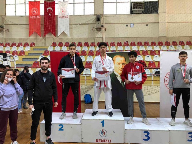 Manisa Bbsk’nın Karatecileri 5 Madalyayla Döndü