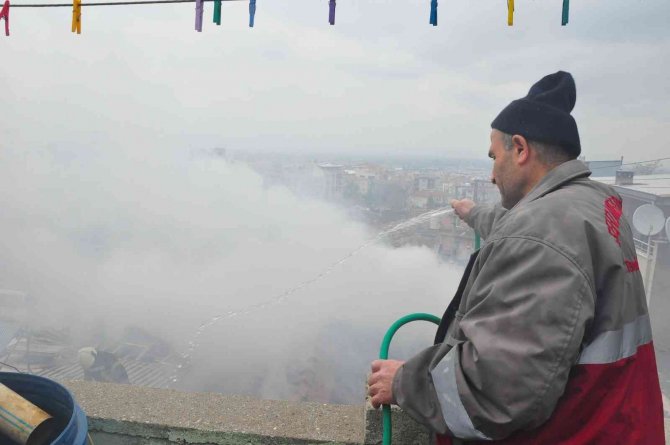 Manisa’da Korkutan Ev Yangını