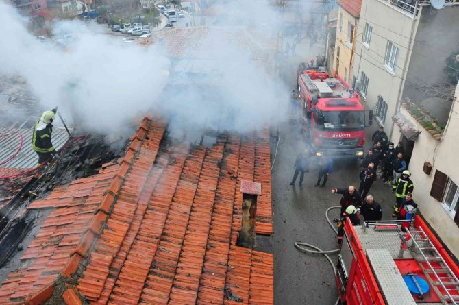 Manisa’da Korkutan Ev Yangını