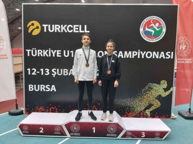 Genç Sporcular Madalyalara Doymuyor