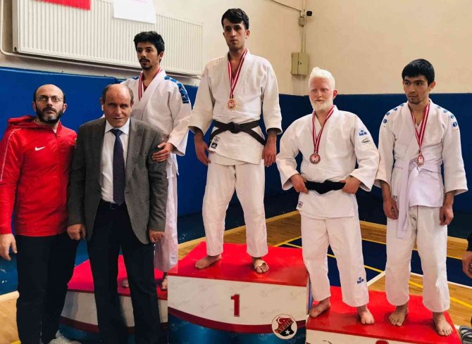 Nilüferli Sporculardan 3 Altın Madalya