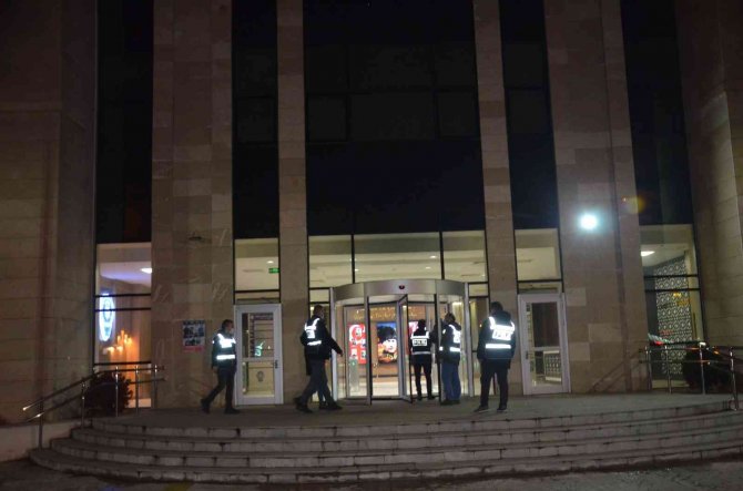 Oto Galeriden Lüks Cip Çalan Çocuklar Emniyete Getirildi