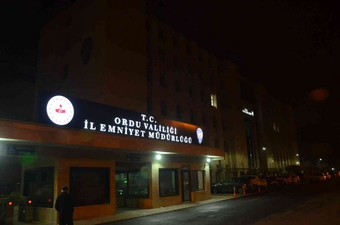 Oto Galeriden Lüks Cip Çalan Çocuklar Emniyete Getirildi