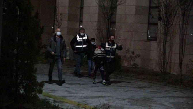 Oto Galeriden Lüks Cip Çalan Çocuklar Emniyete Getirildi