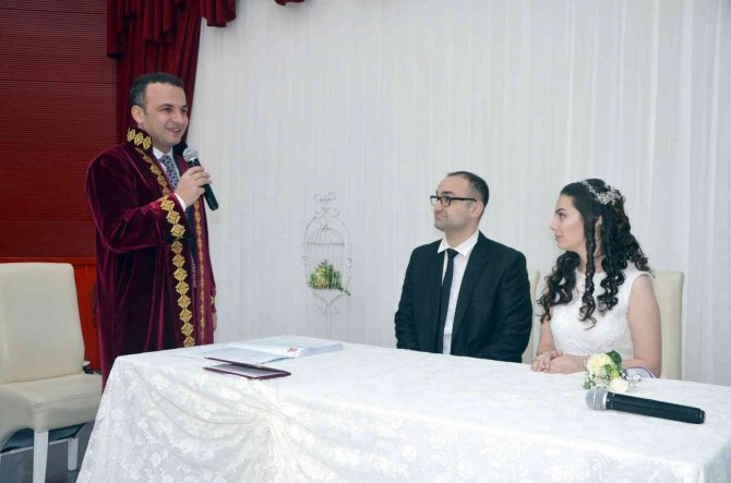 Sevgileri Sessiz Dünyalarının ’Dili’ Oldu