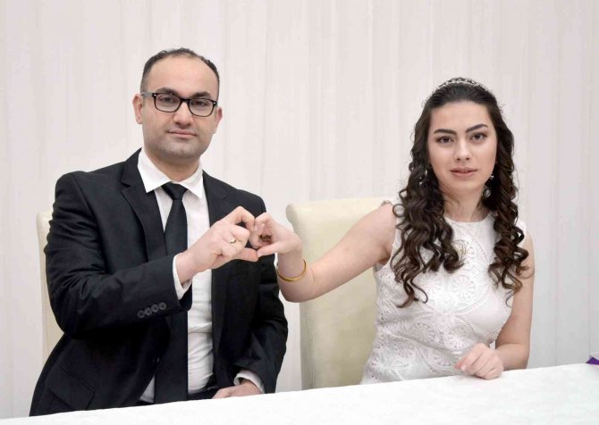 Sevgileri Sessiz Dünyalarının ’Dili’ Oldu