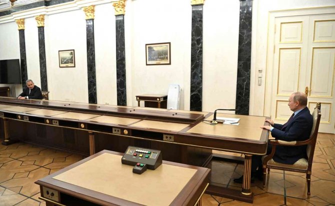 Rusya Savunma Bakanı Şoygu, Putin’e Askeri Tatbikatlar Hakkında Rapor Verdi