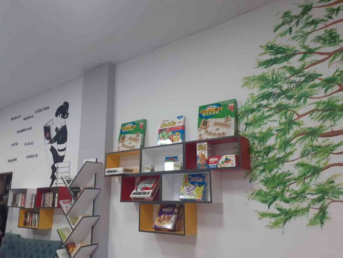 Sevgililerin Bağışlarıyla Kurulan ’Sevgi Kütüphanesi’ Açıldı