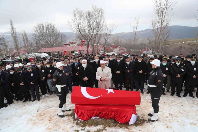 Kalbine Yenik Düşen Polis Memuru Memleketi Tokat’ta Defnedildi