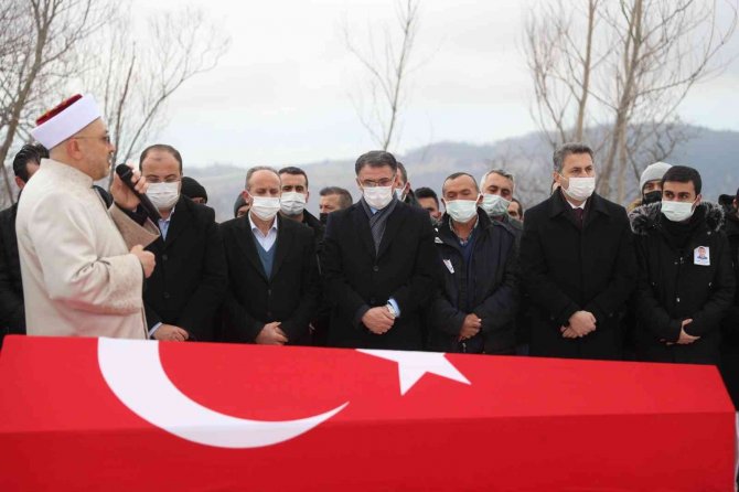 Kalbine Yenik Düşen Polis Memuru Memleketi Tokat’ta Defnedildi