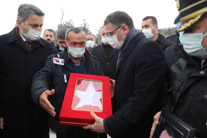 Kalbine Yenik Düşen Polis Memuru Memleketi Tokat’ta Defnedildi