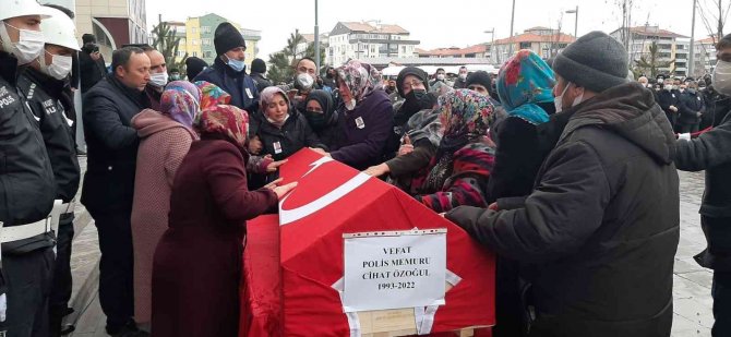 Kalbine Yenik Düşen Polis Memurunun Naaşı Törenle Memleketine Uğurlandı
