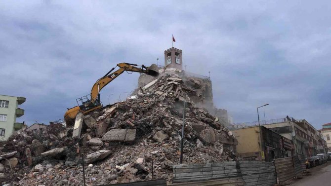Sinop’ta Tarihi Saat Kulesi Gün Yüzüne Çıktı