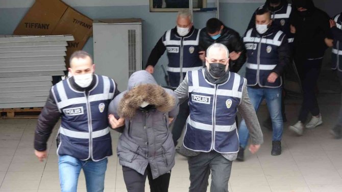 Gece Vakti Araç Kurşunlayan Şüpheliler Mahkemeye Sevk Edildi