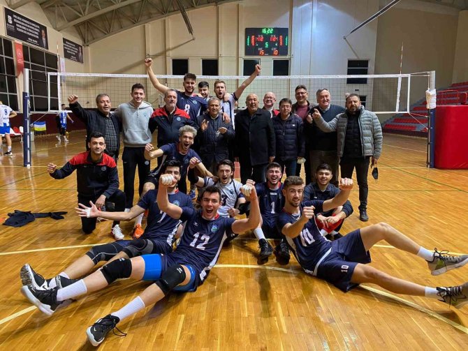 Bigadiç Belediyespor Adım Adım Play-off’lara