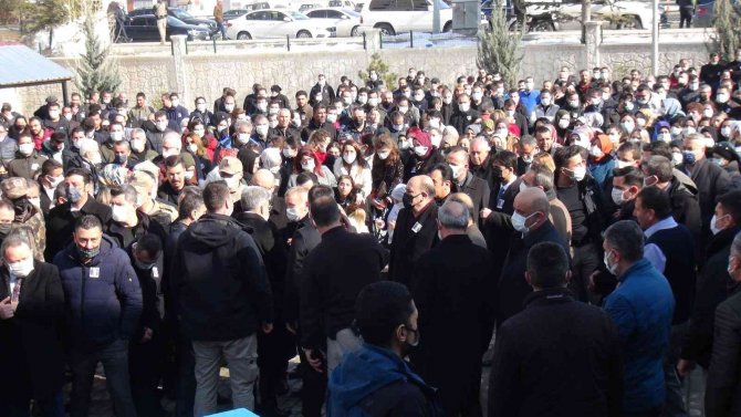 Van’da Hayatını Kaybeden Tuşba Sağlık Müdürü Memleketine Uğurlandı