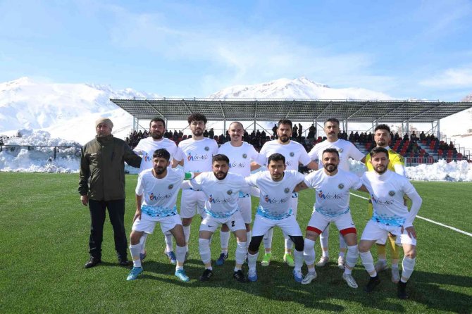 Başkale Şehir Stadı Hizmete Girdi