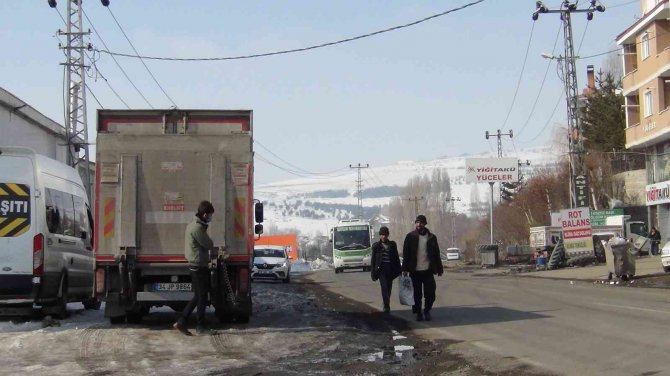 Düzensiz Göçmenlerin Yolculuğu Kars’ta Son Buldu