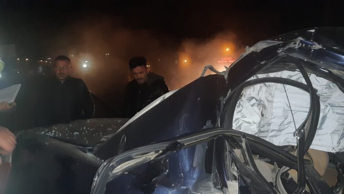 Trenin Çarptığı Otomobilin Sürücüsü Canını Araçtan Son Anda Atlayarak Kurtardı