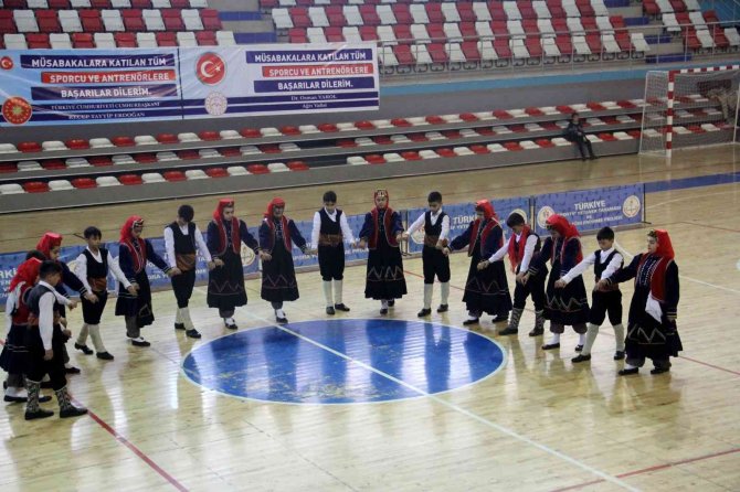 Ağrı’da Halk Oyunları İ̇l Birinciliği Yarışmaları Yapıldı