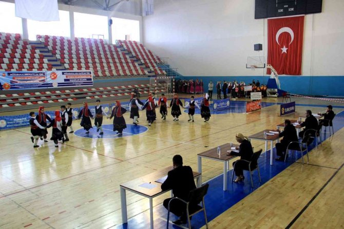 Ağrı’da Halk Oyunları İ̇l Birinciliği Yarışmaları Yapıldı