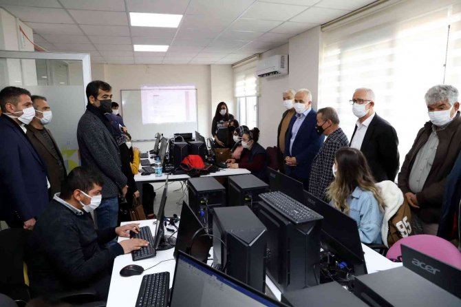 Başkan Gültak, Meclis Üyelerine Projeleri Anlattı