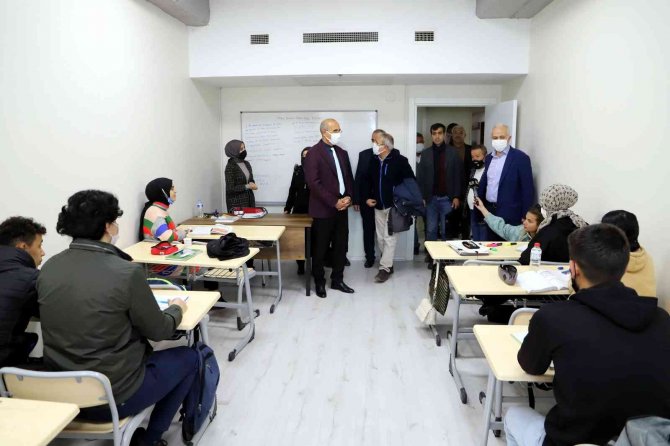 Başkan Gültak, Meclis Üyelerine Projeleri Anlattı