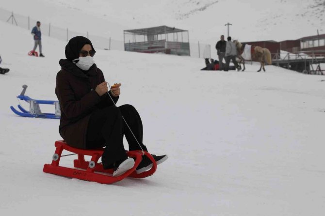 Akyurtlu Gençlerin Kar Keyfi