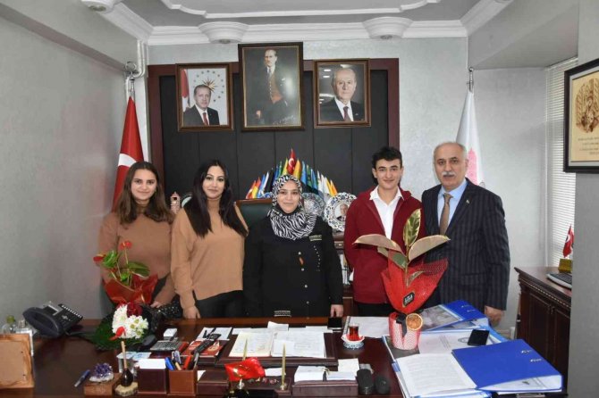 Kızını Belediye Başkanının Koltuğunda Gören Anne Duygulandı