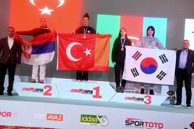 Mamaklı Sporcular ‘Uluslararası Açık Tekvando Turnuvası’na Damgasını Vurdu