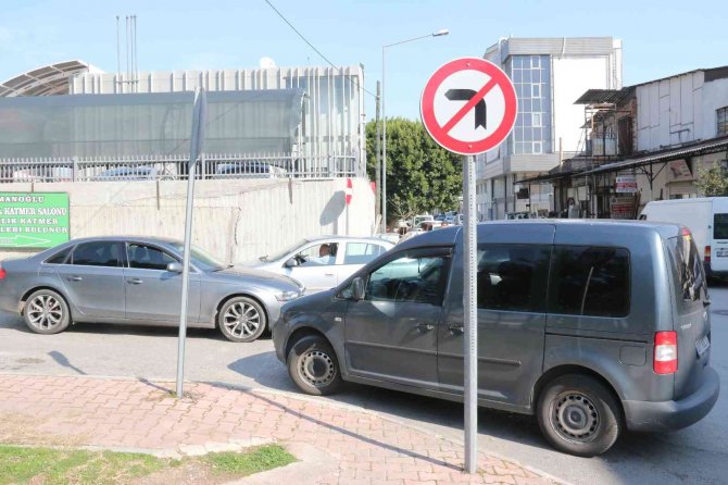 Antalya’da Sürücülerin Yasak Yol İnadı, Diğer Sürücüleri İsyan Ettirdi