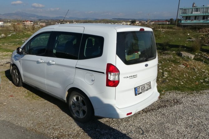 Kırmızı Işığı Son Anda Fark Edip Fren Yapınca 2 Araca Birden Çarptı