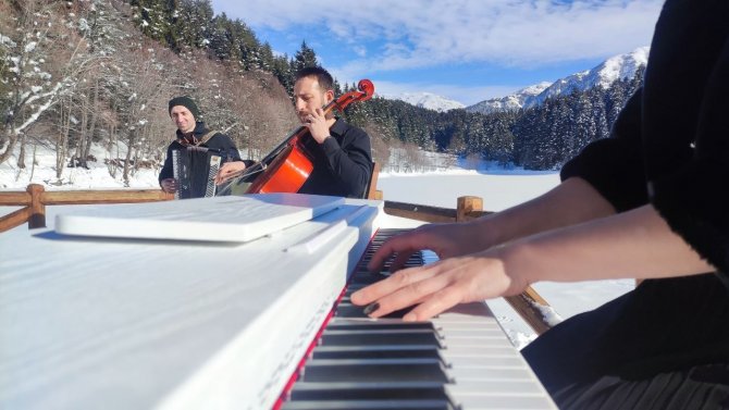 Şavşat Karagöl’de Sanat Doğayla Buluştu