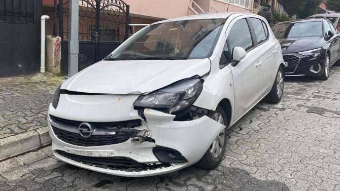 Ataşehir’de Park Halindeki Araca Çarpıp Arkasına Bakmadan Kaçtı