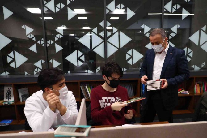 Lokman Çağırıcı’dan Kitap Hediyesi