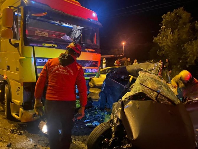 Tır İle Otomobil Çarpıştı: 1 Ölü