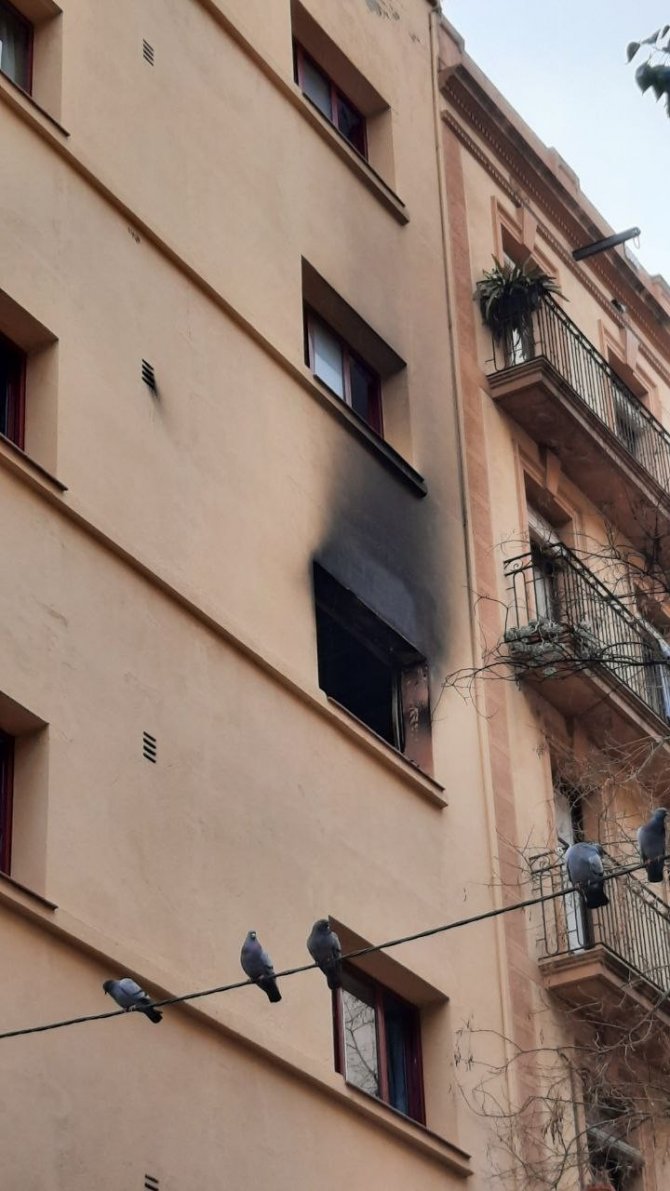 Barcelona’daki Otel Yangınında Camdan Atlayarak Kurtuldular: 9 Yaralı