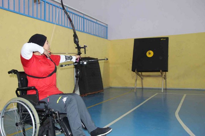 Bedensel Engelli Günay, Milli Formayı Giymek İçin Haftanın 6 Günü Çalışıyor