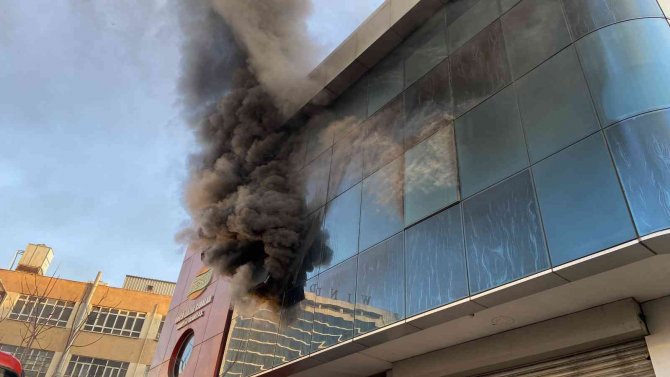 Bayrampaşa’da Korkutan İş Yeri Yangını