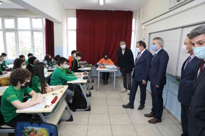 Başkandan Öğrencilere Sürpriz