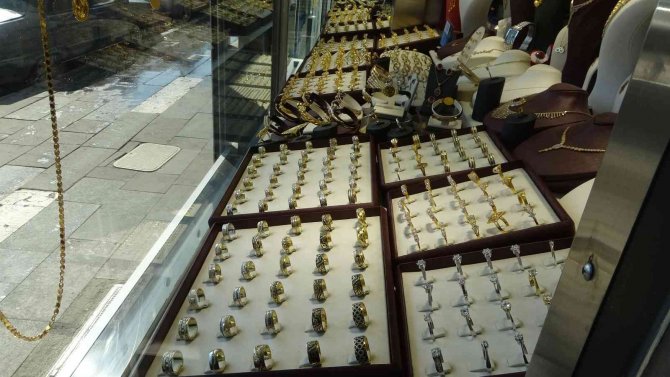 Kuyumculardan Sahte Altın Uyarısı: "Tanıdık Kuyumculardan Altın Alın"