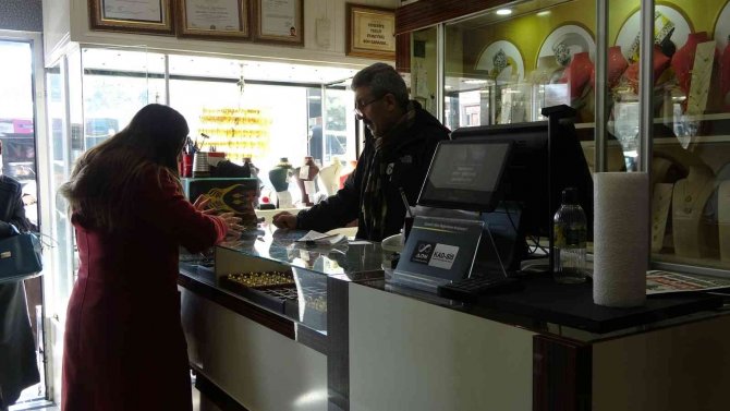 Kuyumculardan Sahte Altın Uyarısı: "Tanıdık Kuyumculardan Altın Alın"