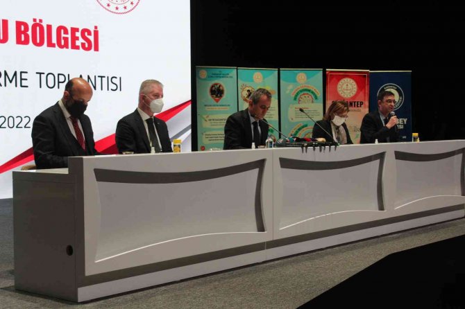 Bakan Özer: “Mesleki Eğitim Liseleri İle, 28 Şubat Zihniyetinin Kat Sayı Uygulamasının Kaybettirdiği Özgüveni Yeniden Sağlıyoruz”